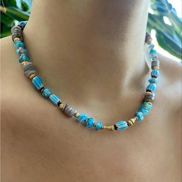 Beaded necklace - Picture 2 of 2